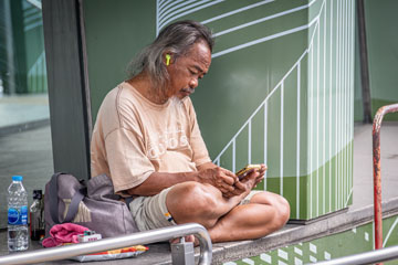 _79A3819-dude-on-his-phone.jpg