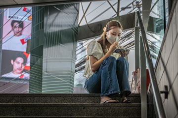_79A3823-girl-sitting-on-metro-stairs.jpg