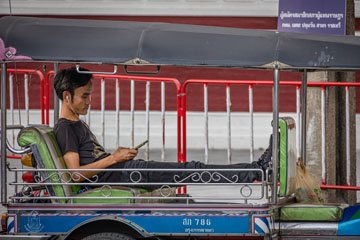 _79A3834-tuktuk-driver-on-a-break.jpg