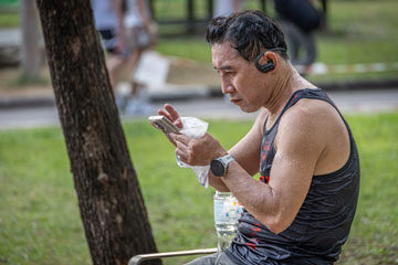 _79A3993-lumphini-park-wet-jogger.jpg