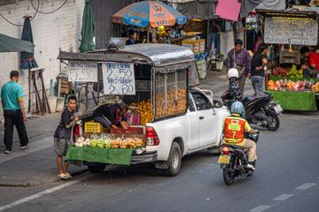 _79A4138-rama-iv-road-fruit-truck.jpg