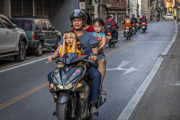 _79A4230-family-on-a-motobike.jpg