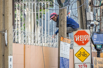 _79A4291-dude-on-a-fence.jpg