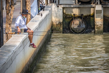 _79A4353-man-fishing.jpg
