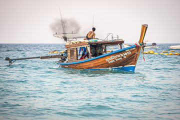 _79A4830-koh-larn-boat-smoke.jpg