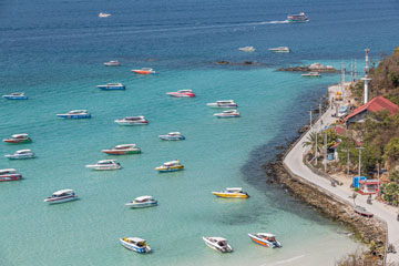 _79A4937-koh-larn-tawaen-beach-boats.jpg