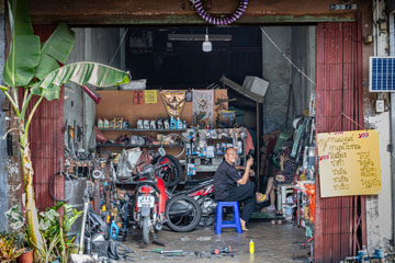_79A5328-motobike-repair-shop.jpg